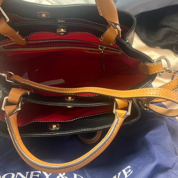 Like new still have the tags comes with dust bag - Picture 1 of 3